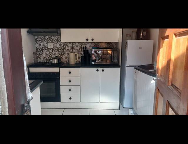 5 BEDROOM HOUSE FOR SALE IN CLAYVILLE